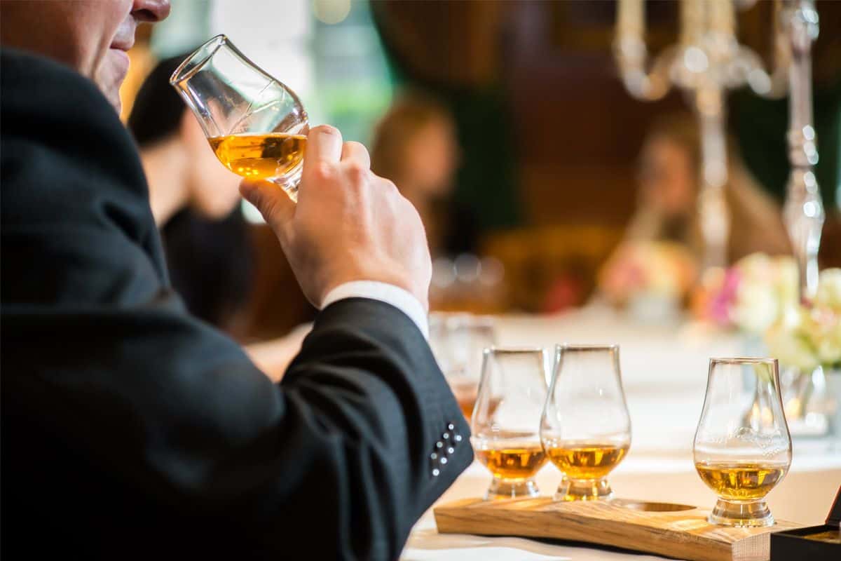 Degustaciones de whisky en un bar